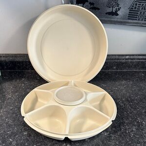 Tupperware Divided Vegetable Tray 1665-2 w/ Dip Cup 1667-6 and Lids
